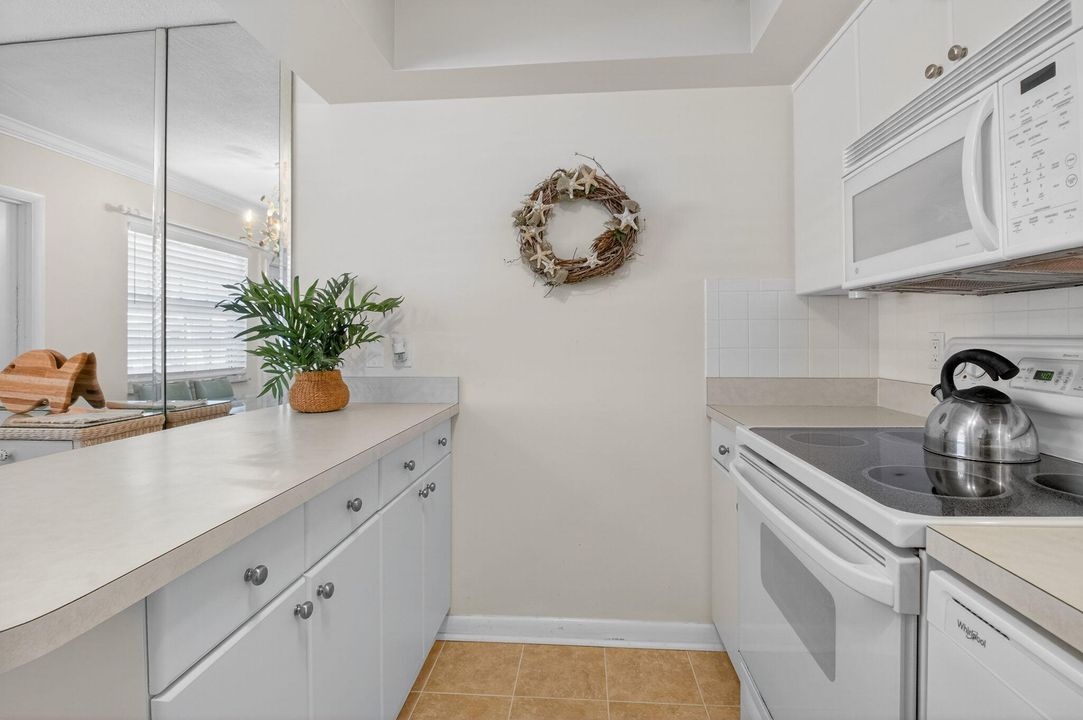 На продажу: $249,000 (2 спален, 1 ванн, 1011 Квадратных фут)