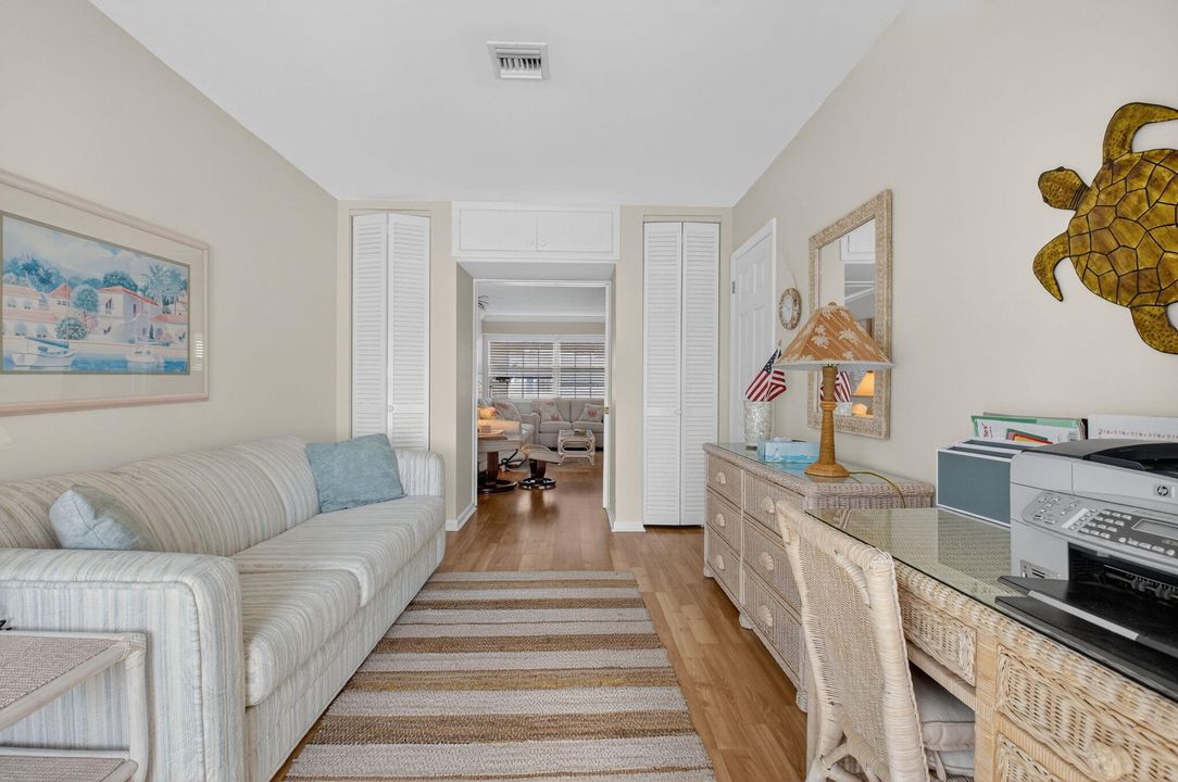 На продажу: $249,000 (2 спален, 1 ванн, 1011 Квадратных фут)