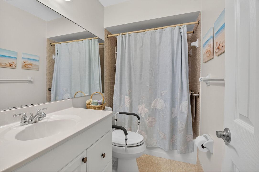 На продажу: $249,000 (2 спален, 1 ванн, 1011 Квадратных фут)