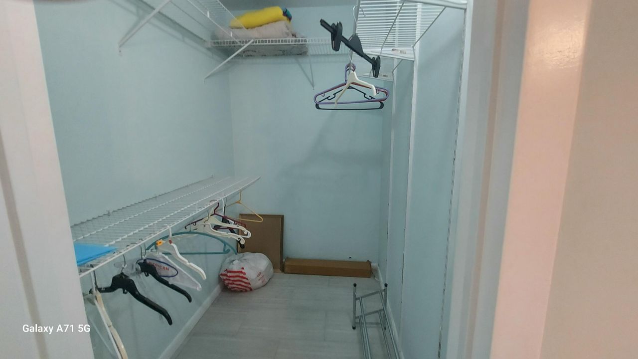 For Rent: $1,800 (2 beds, 2 baths, 916 Square Feet)