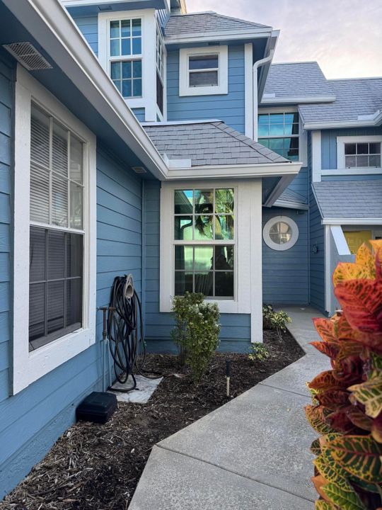 For Sale: $715,000 (3 beds, 2 baths, 1990 Square Feet)