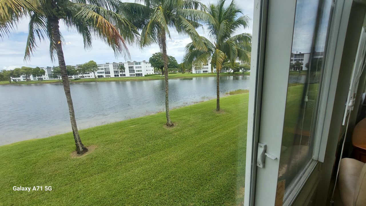 For Rent: $1,800 (2 beds, 2 baths, 916 Square Feet)