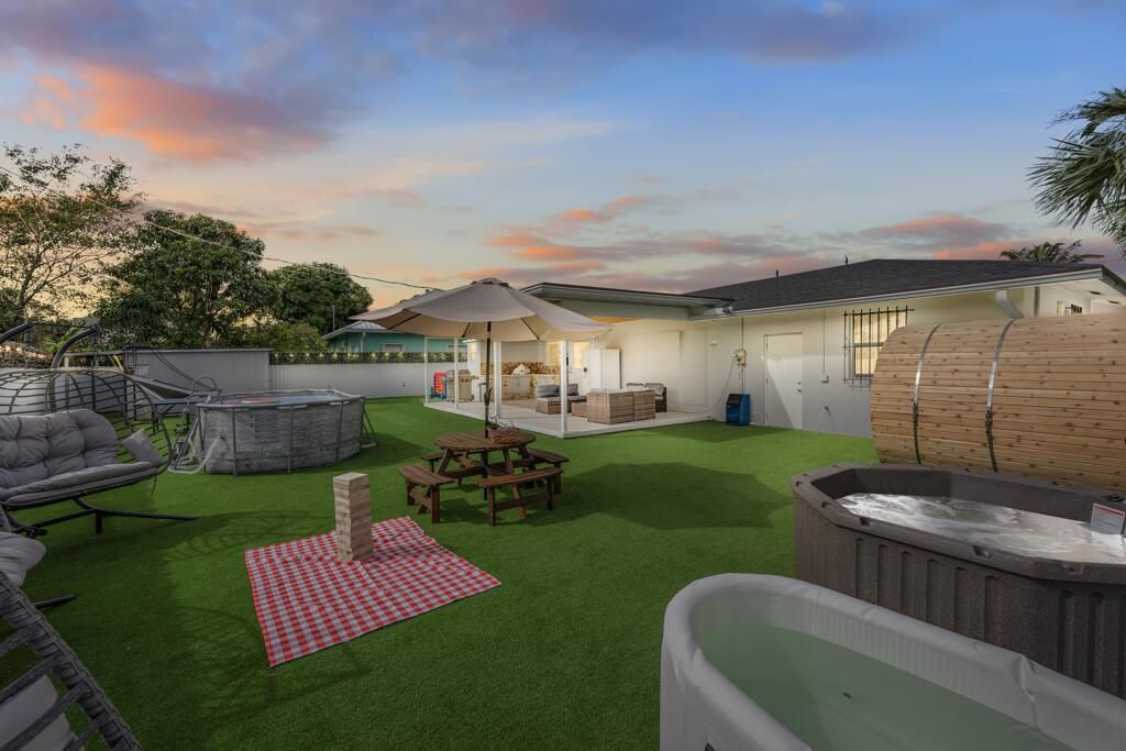 For Rent: $7,600 (5 beds, 3 baths, 1740 Square Feet)