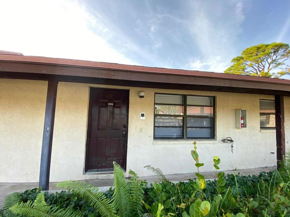 待售: $185,000 (2 贝兹, 1 浴室, 749 平方英尺)