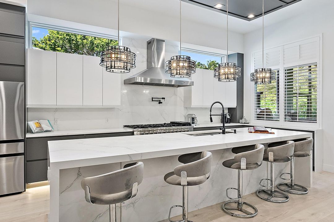 For Sale: $1,569,000 (4 beds, 5 baths, 3501 Square Feet)