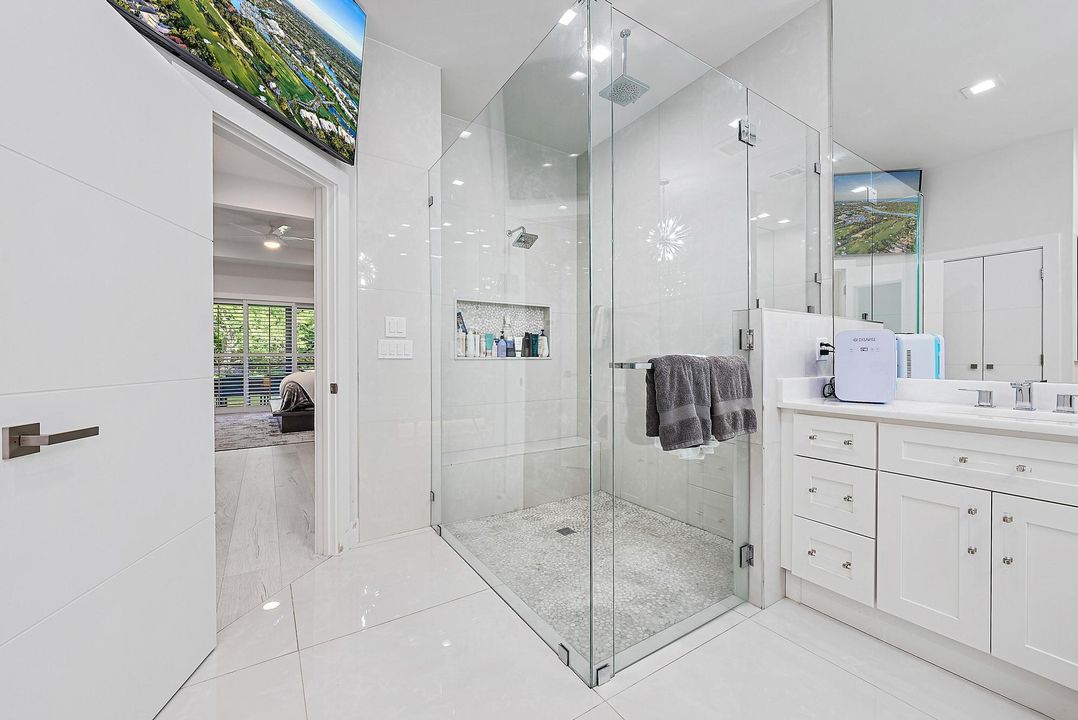 For Sale: $1,569,000 (4 beds, 5 baths, 3501 Square Feet)