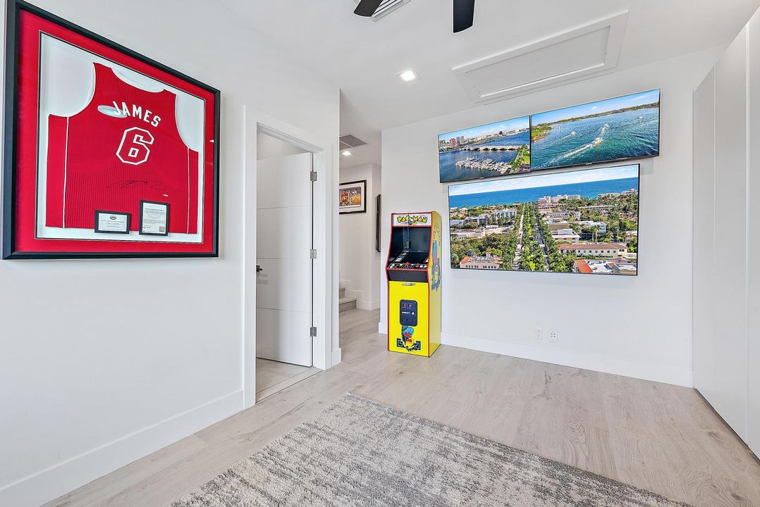 For Sale: $1,569,000 (4 beds, 5 baths, 3501 Square Feet)