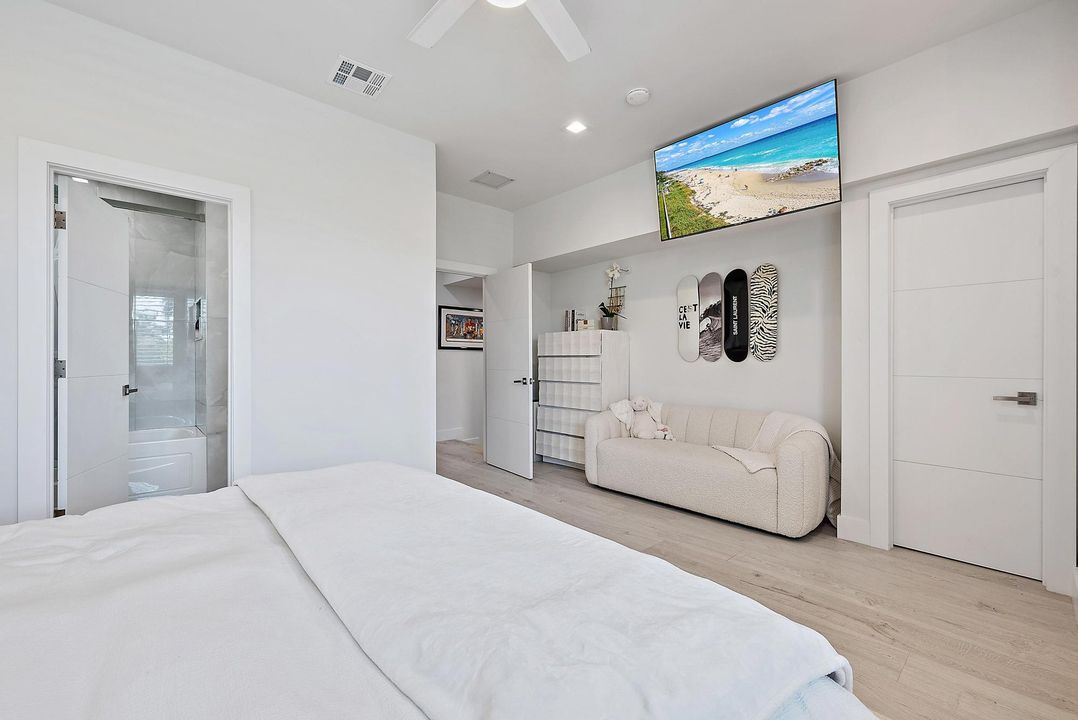 For Sale: $1,569,000 (4 beds, 5 baths, 3501 Square Feet)