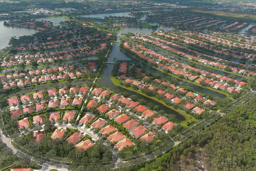 For Sale: $399,900 (2 beds, 2 baths, 1680 Square Feet)