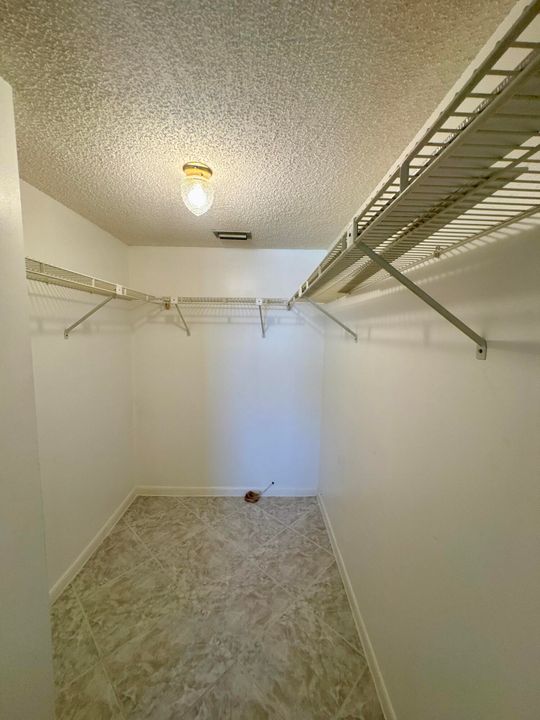 For Rent: $1,900 (2 beds, 2 baths, 790 Square Feet)