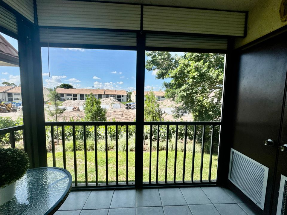 For Rent: $1,900 (2 beds, 2 baths, 790 Square Feet)