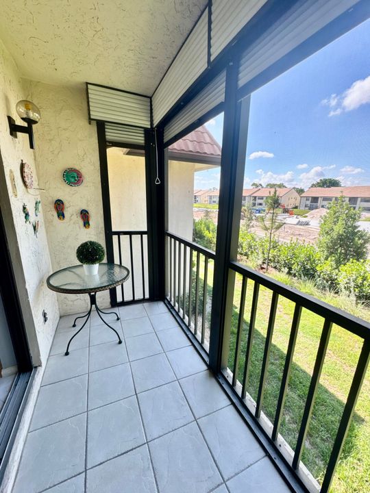 For Rent: $1,900 (2 beds, 2 baths, 790 Square Feet)