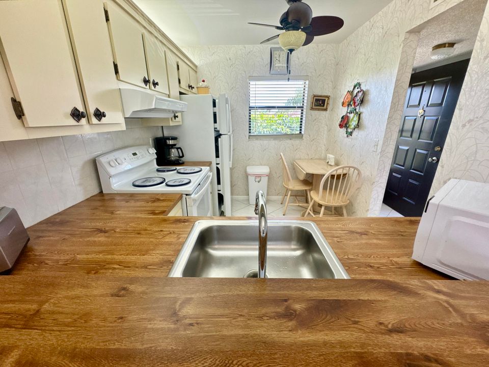 For Rent: $1,900 (2 beds, 2 baths, 790 Square Feet)