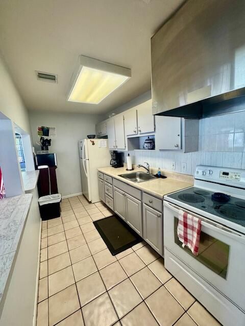 For Rent: $1,900 (2 beds, 2 baths, 790 Square Feet)