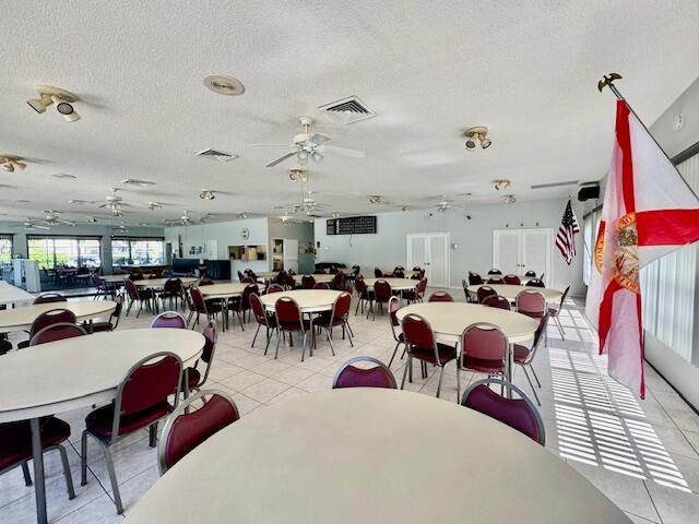 For Rent: $1,900 (2 beds, 2 baths, 790 Square Feet)