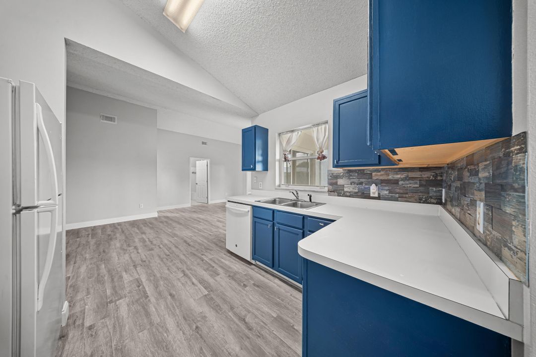 Active With Contract: $389,900 (4 beds, 2 baths, 1715 Square Feet)