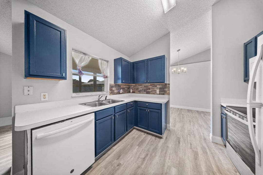 Active With Contract: $389,900 (4 beds, 2 baths, 1715 Square Feet)