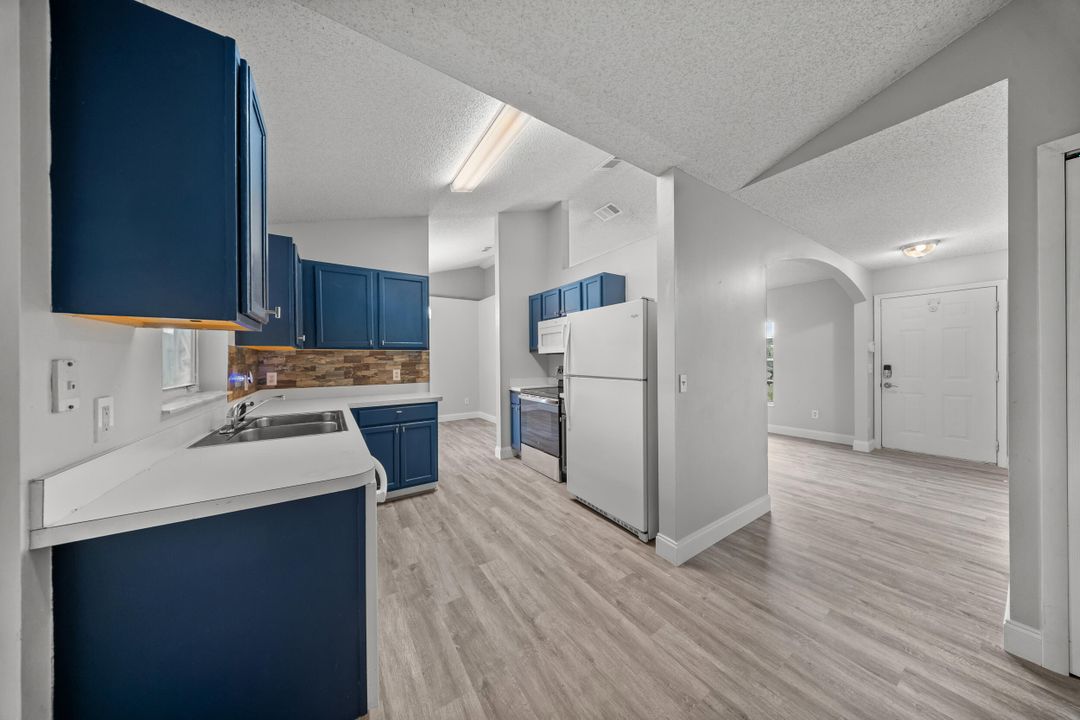 Active With Contract: $389,900 (4 beds, 2 baths, 1715 Square Feet)