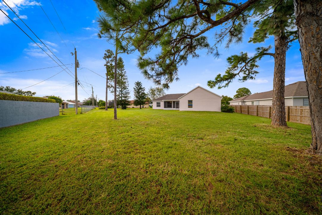 Active With Contract: $389,900 (4 beds, 2 baths, 1715 Square Feet)