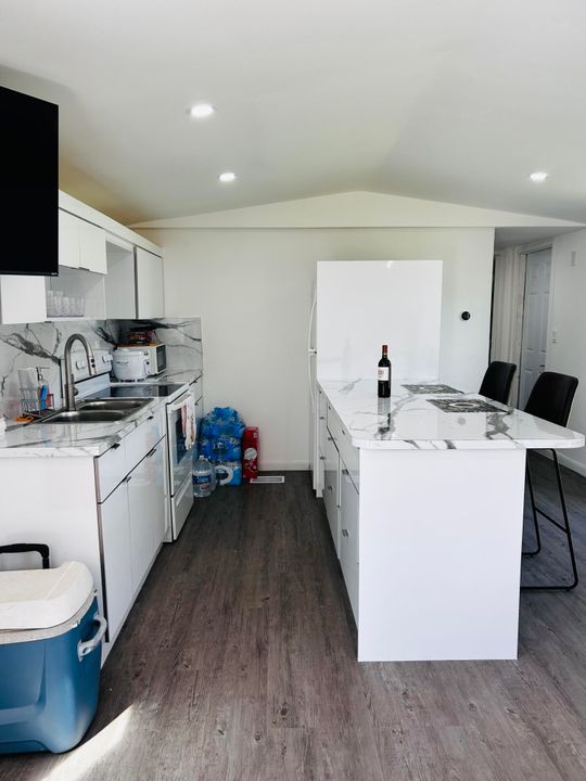 For Sale: $255,000 (3 beds, 2 baths, 924 Square Feet)