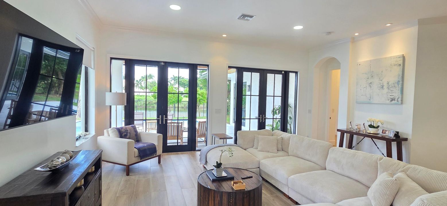 For Sale: $1,870,000 (3 beds, 3 baths, 2017 Square Feet)