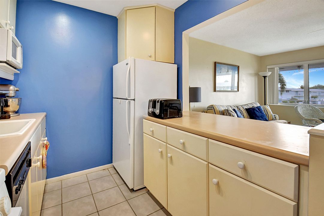 待售: $130,000 (1 贝兹, 1 浴室, 570 平方英尺)