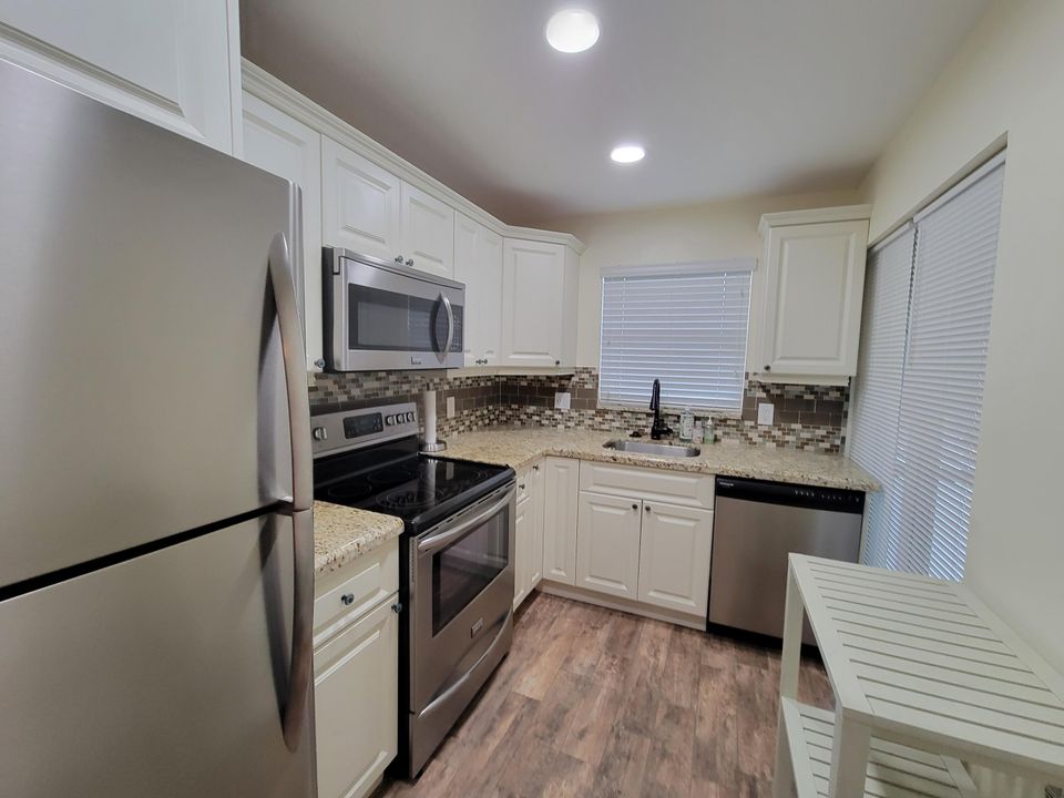 Active With Contract: $1,799 (1 beds, 1 baths, 719 Square Feet)