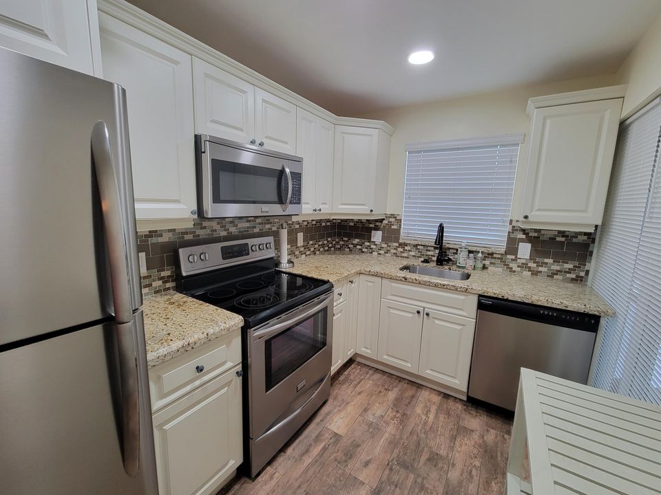 Active With Contract: $1,799 (1 beds, 1 baths, 719 Square Feet)
