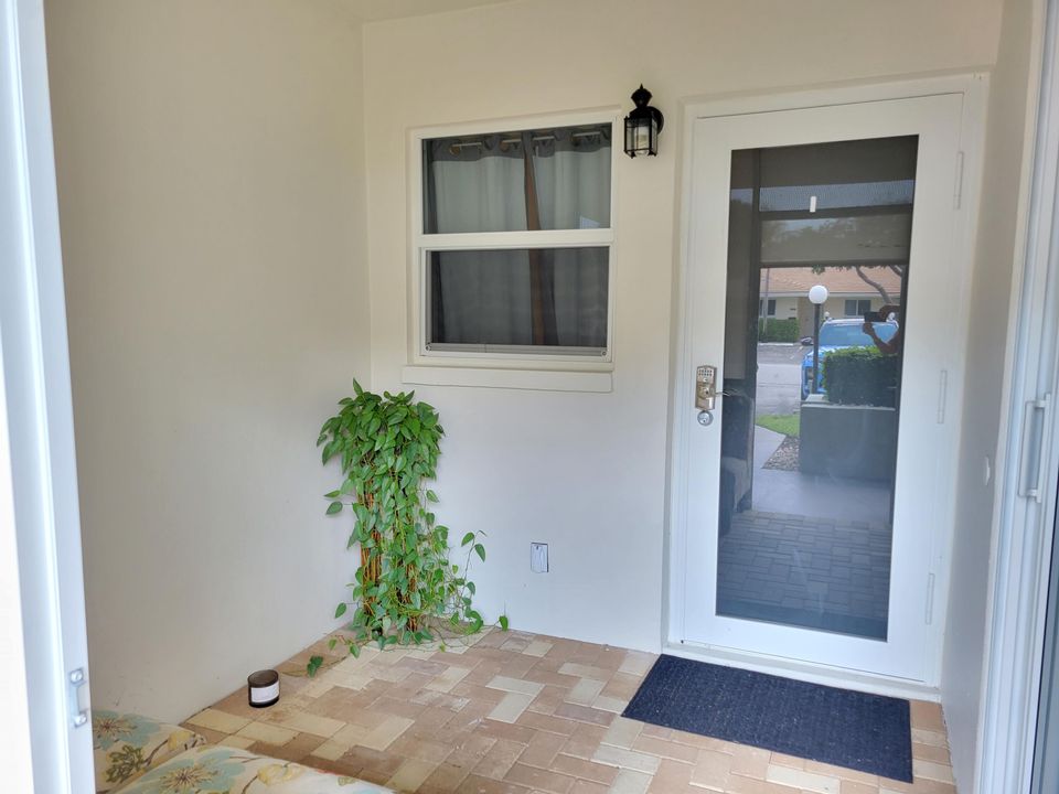 Active With Contract: $1,799 (1 beds, 1 baths, 719 Square Feet)