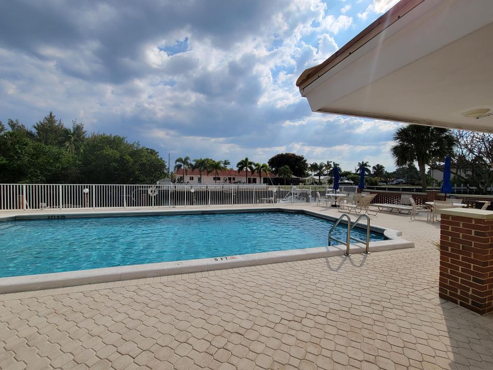 Active With Contract: $1,799 (1 beds, 1 baths, 719 Square Feet)