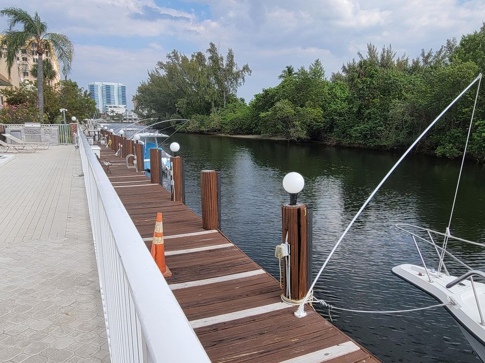 Active With Contract: $1,799 (1 beds, 1 baths, 719 Square Feet)