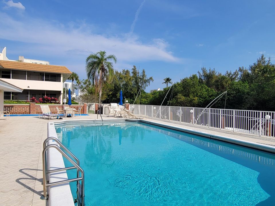 Active With Contract: $1,799 (1 beds, 1 baths, 719 Square Feet)