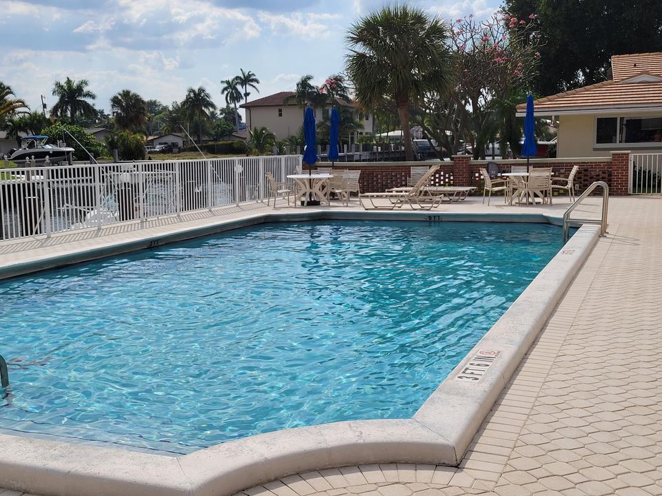 Active With Contract: $1,799 (1 beds, 1 baths, 719 Square Feet)