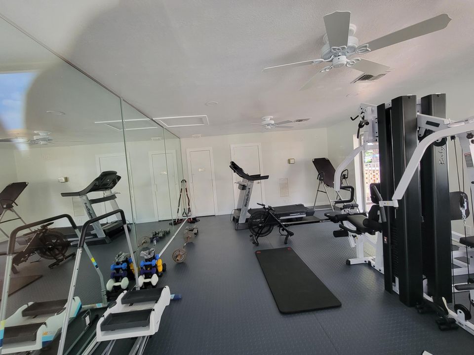 Active With Contract: $1,799 (1 beds, 1 baths, 719 Square Feet)