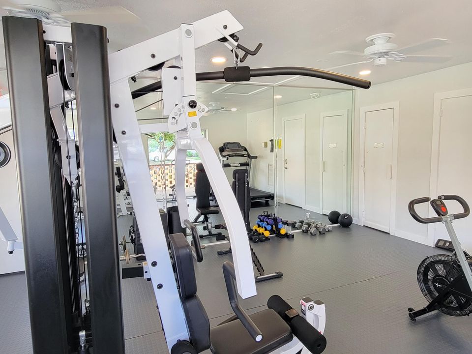 Active With Contract: $1,799 (1 beds, 1 baths, 719 Square Feet)