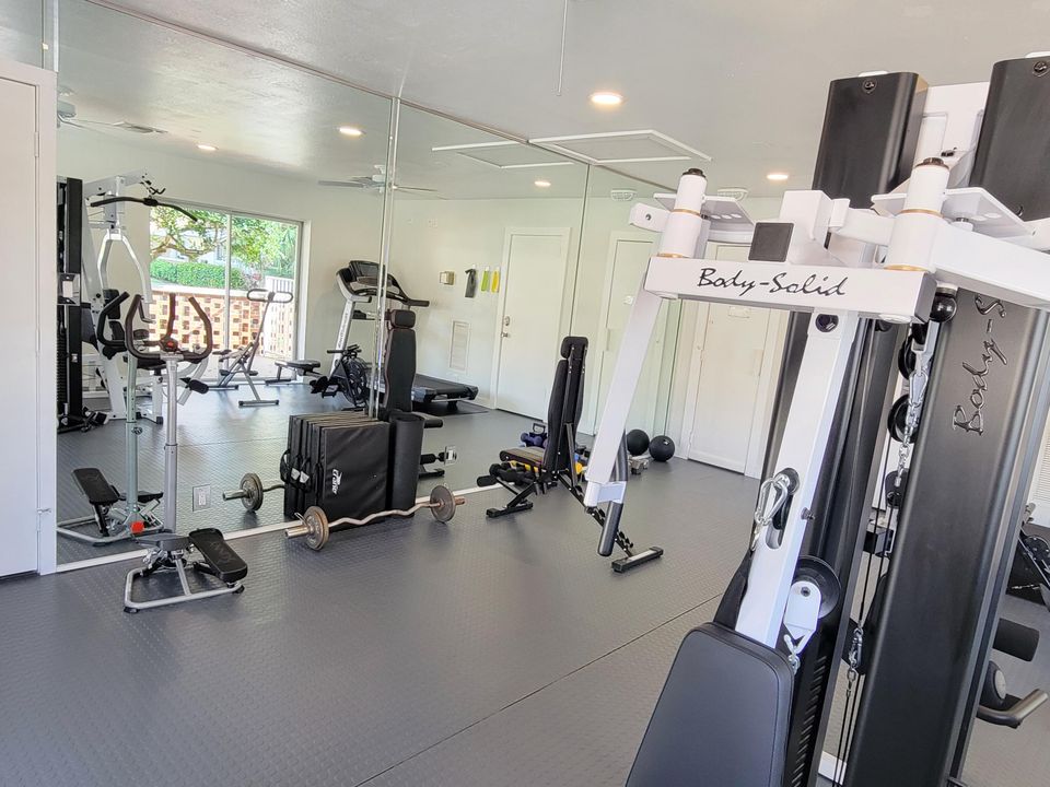 Active With Contract: $1,799 (1 beds, 1 baths, 719 Square Feet)