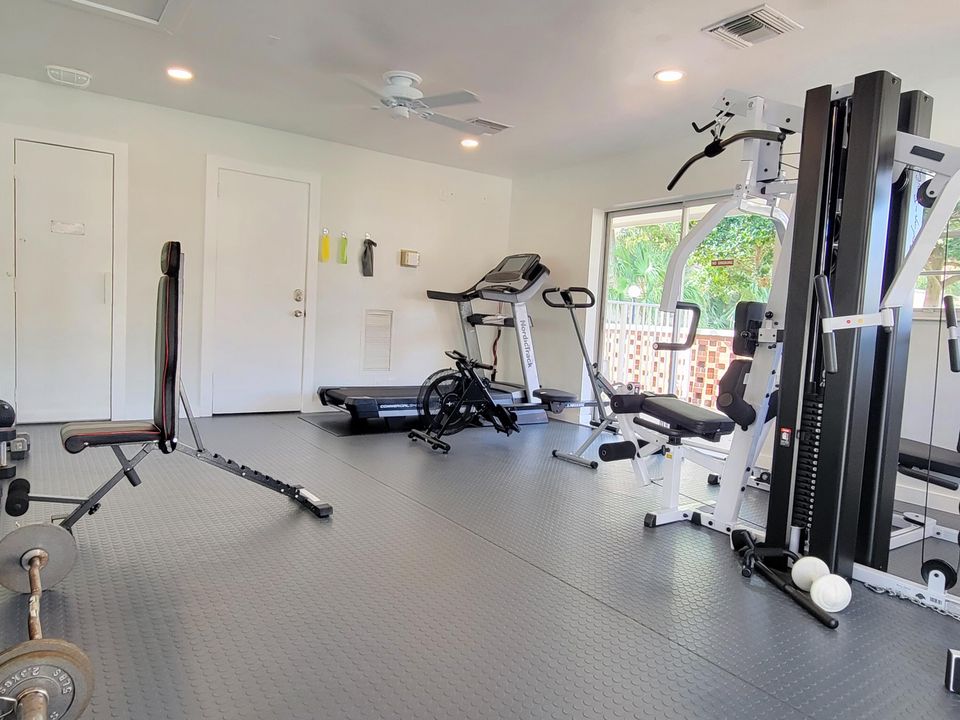 Active With Contract: $1,799 (1 beds, 1 baths, 719 Square Feet)