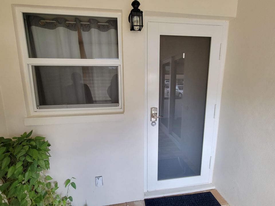 Active With Contract: $1,799 (1 beds, 1 baths, 719 Square Feet)