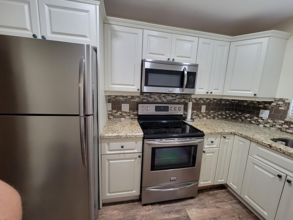 Active With Contract: $1,799 (1 beds, 1 baths, 719 Square Feet)