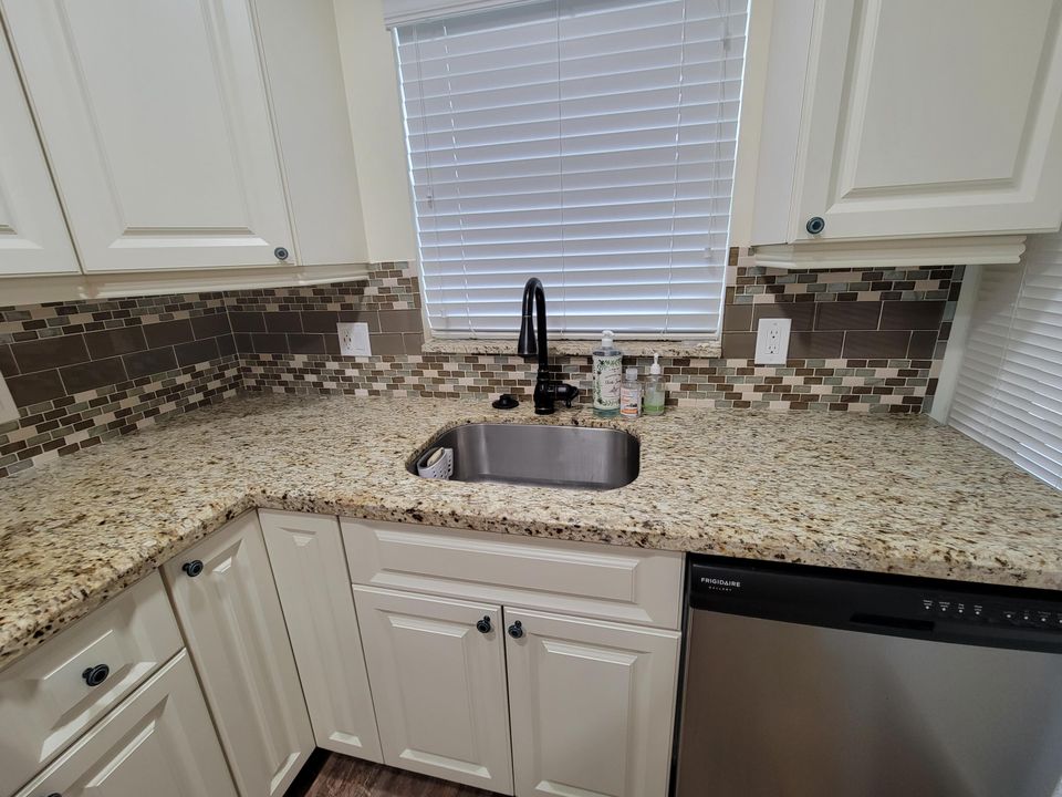 Active With Contract: $1,799 (1 beds, 1 baths, 719 Square Feet)