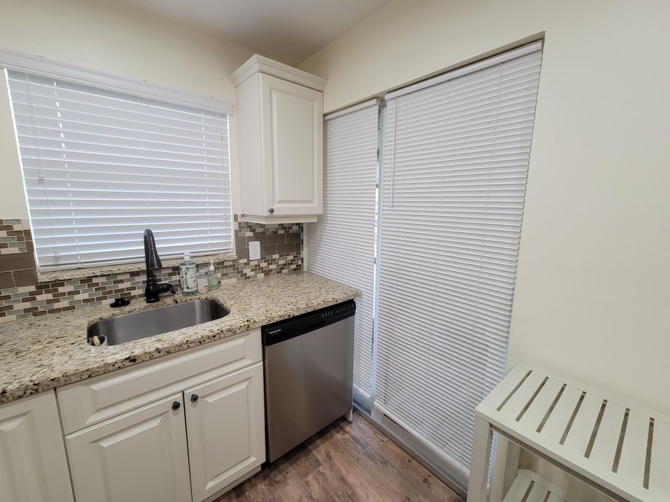 Active With Contract: $1,799 (1 beds, 1 baths, 719 Square Feet)