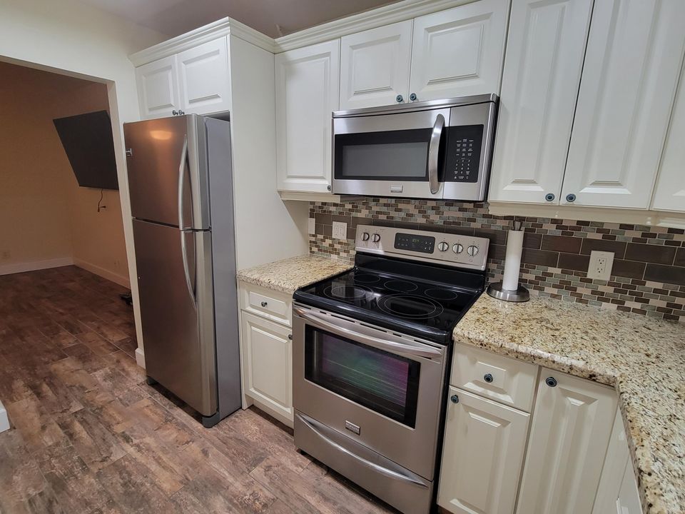 Active With Contract: $1,799 (1 beds, 1 baths, 719 Square Feet)