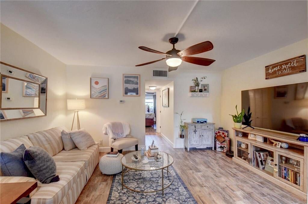 Active With Contract: $1,799 (1 beds, 1 baths, 719 Square Feet)