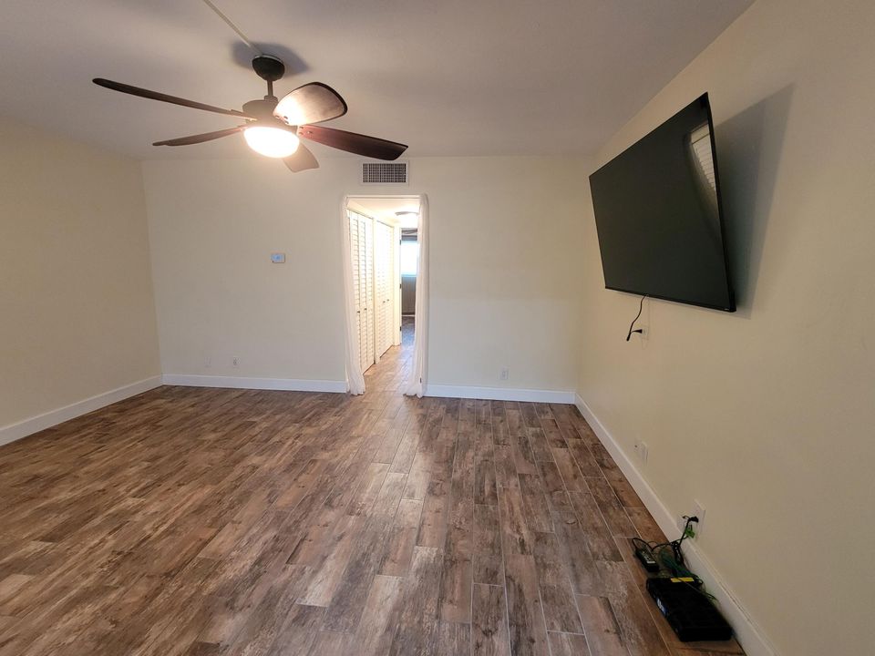 Active With Contract: $1,799 (1 beds, 1 baths, 719 Square Feet)