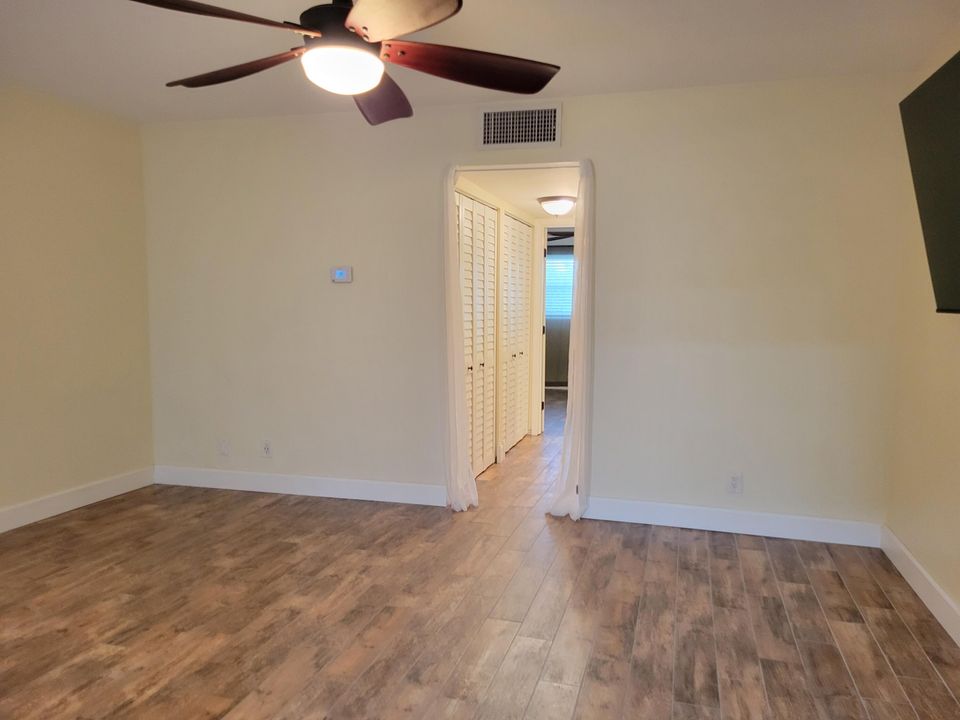 Active With Contract: $1,799 (1 beds, 1 baths, 719 Square Feet)