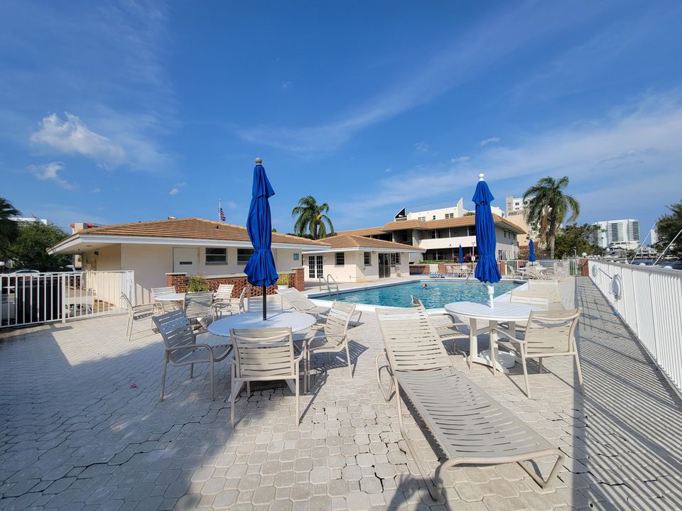 Active With Contract: $1,799 (1 beds, 1 baths, 719 Square Feet)