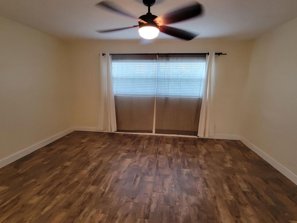 Active With Contract: $1,799 (1 beds, 1 baths, 719 Square Feet)