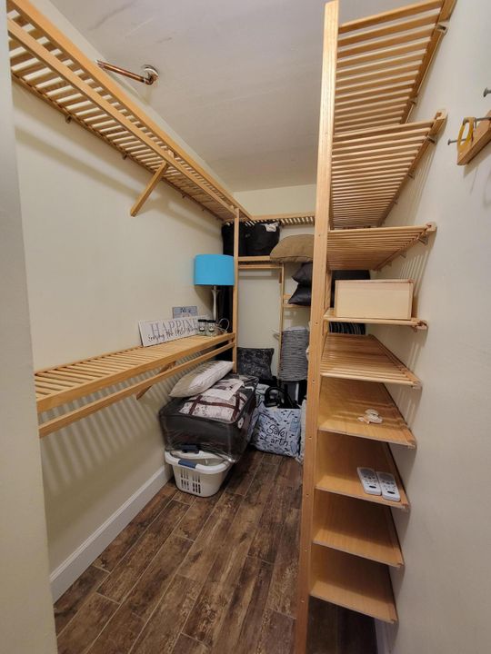 Active With Contract: $1,799 (1 beds, 1 baths, 719 Square Feet)