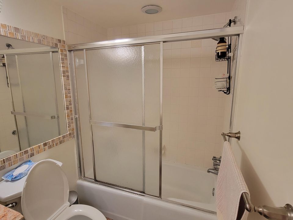 Active With Contract: $1,799 (1 beds, 1 baths, 719 Square Feet)