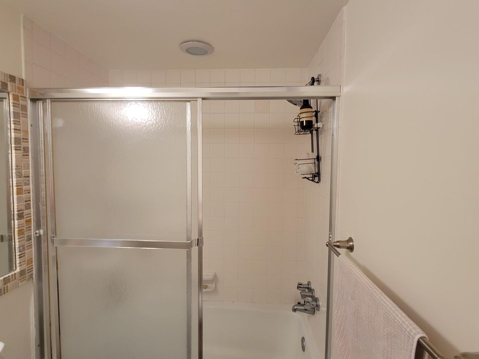 Active With Contract: $1,799 (1 beds, 1 baths, 719 Square Feet)